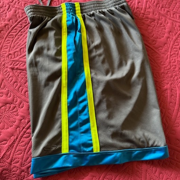 Champion sport shorts XL  , elastic waist, excellent condition. - Picture 2 of 5